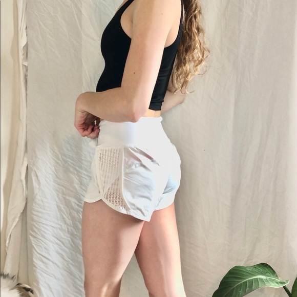 SOLD ❤️Lululemon Athletica Crocheted Running Short - Picture 2 of 7